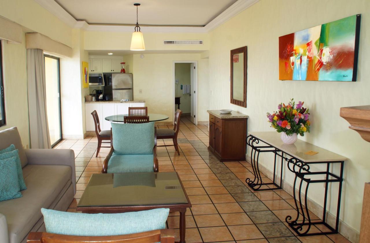 Royal Villas Resort Mazatlán Buitenkant foto A typical living room at the Grand Hyatt