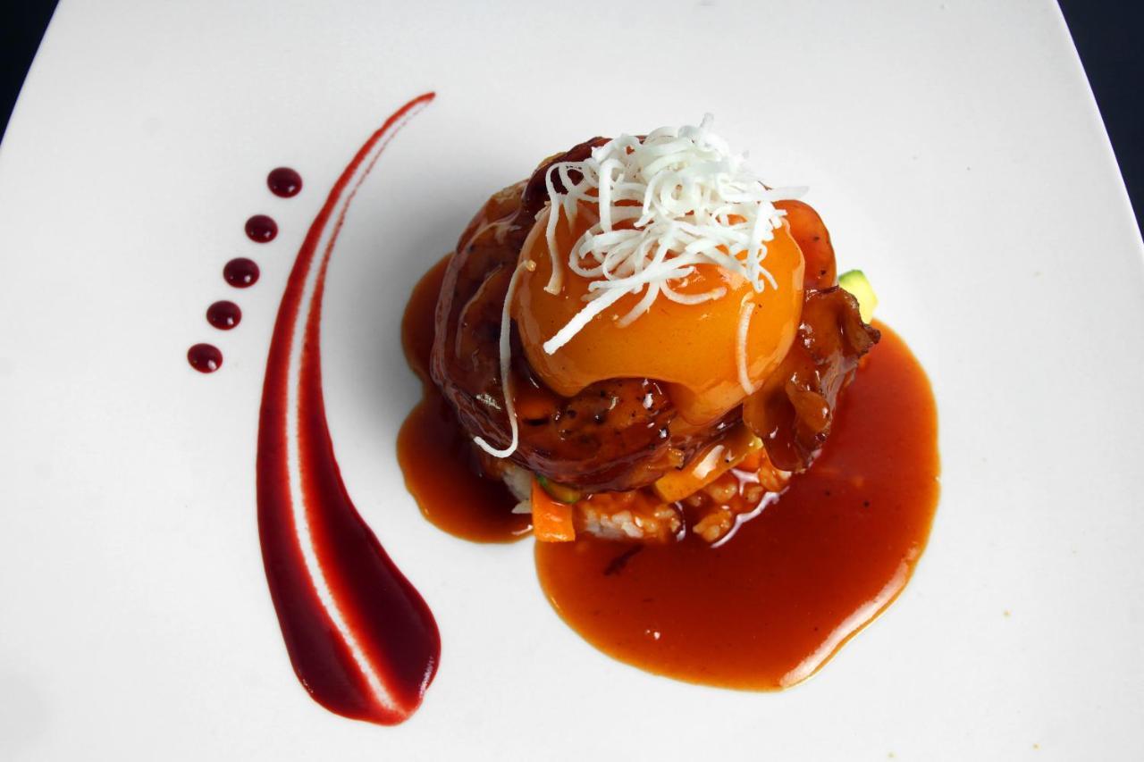 Royal Villas Resort Mazatlán Buitenkant foto A plated duck dish