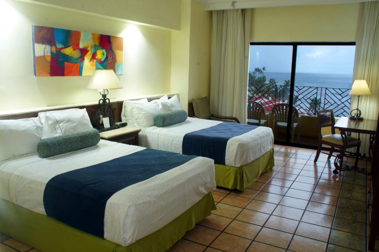 Royal Villas Resort Mazatlán Buitenkant foto A room at the hotel