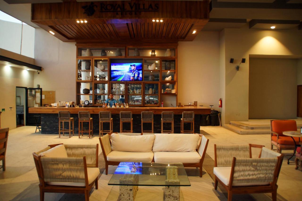 Royal Villas Resort Mazatlán Buitenkant foto The lobby of the hotel