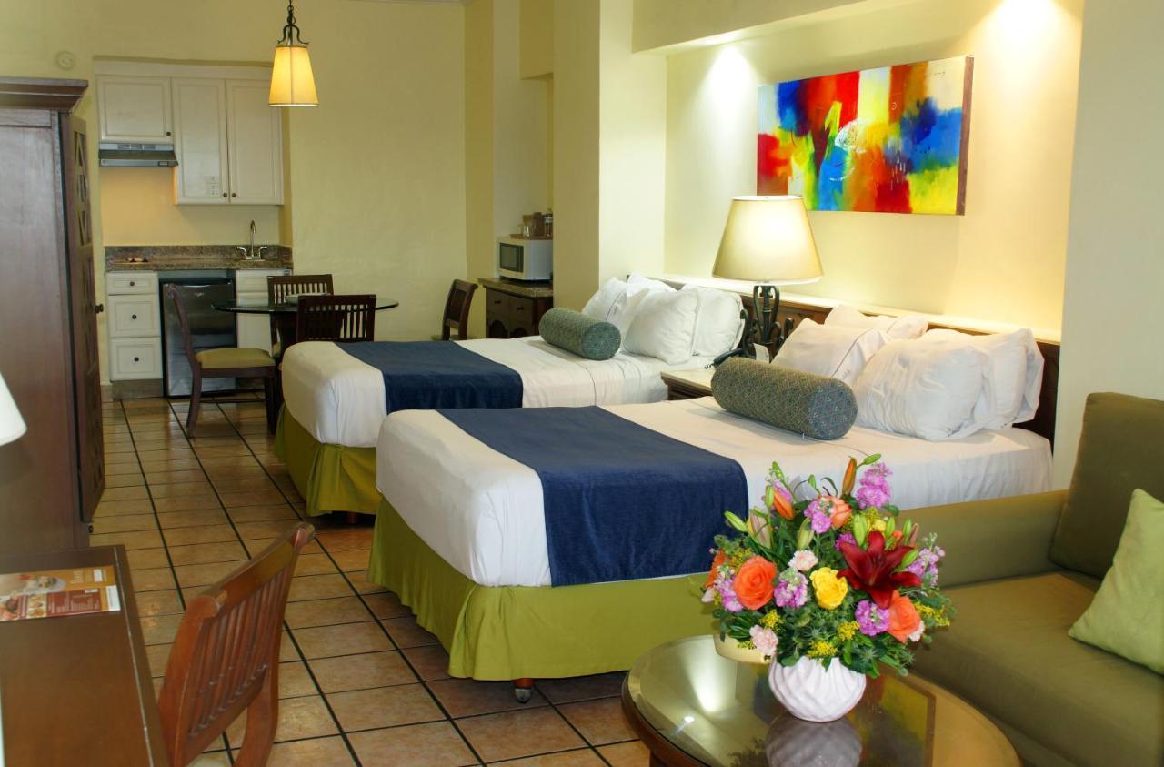 Royal Villas Resort Mazatlán Buitenkant foto A typical hotel room