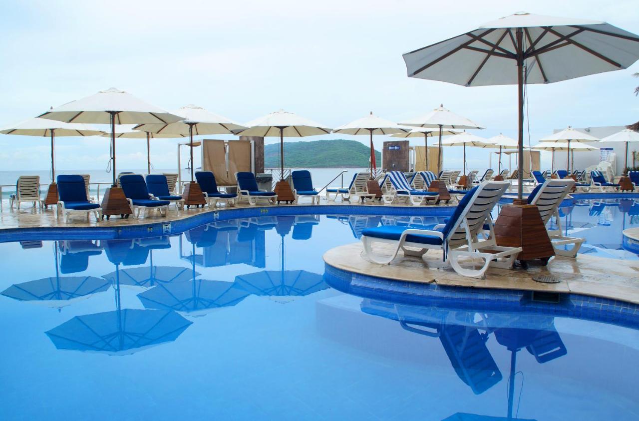 Royal Villas Resort Mazatlán Buitenkant foto The pool at the resort