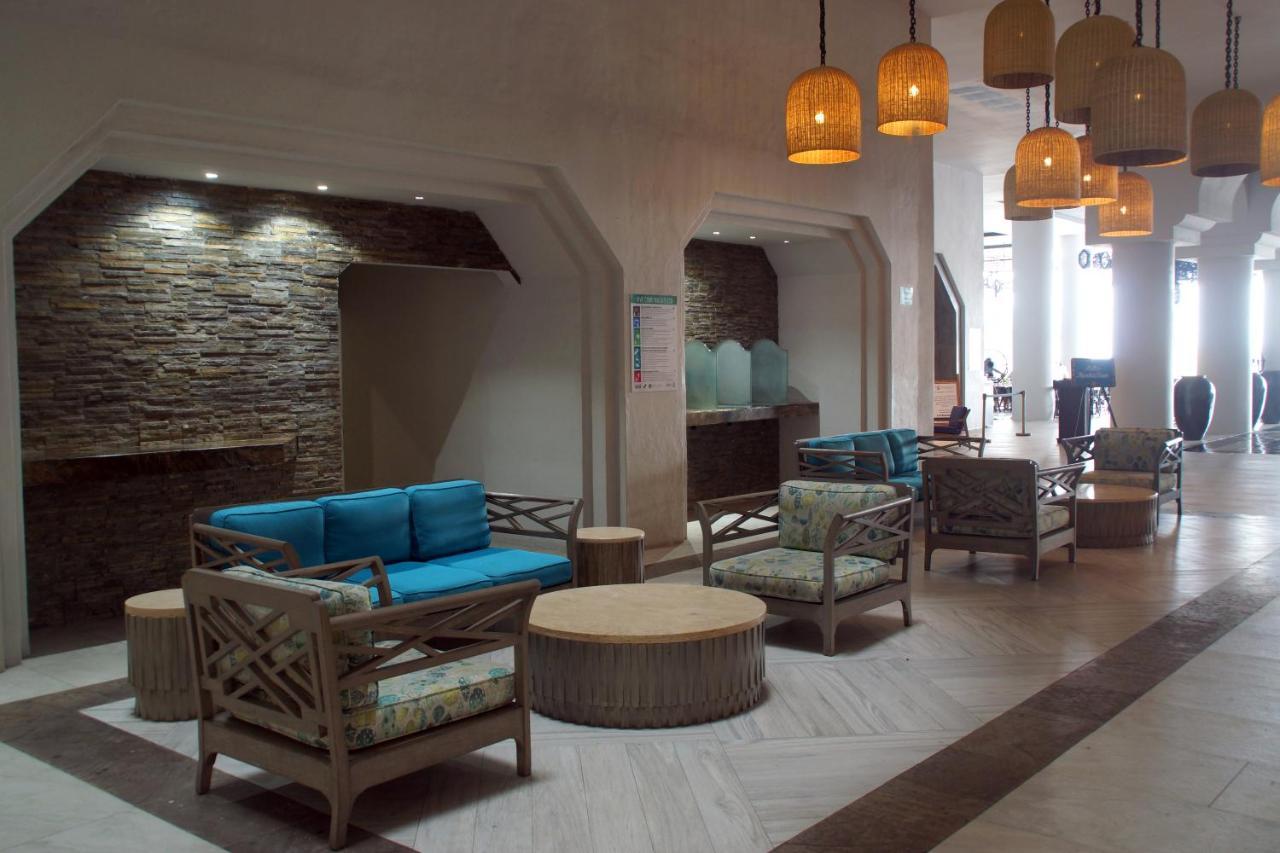Royal Villas Resort Mazatlán Buitenkant foto The lobby of the hotel